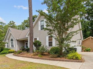 255 W Hedgelawn Way, Southern Pines, NC 28387