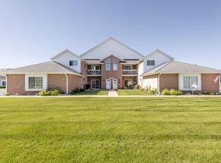 N25W24129 River Park Dr UNIT 1, Pewaukee, WI 53072