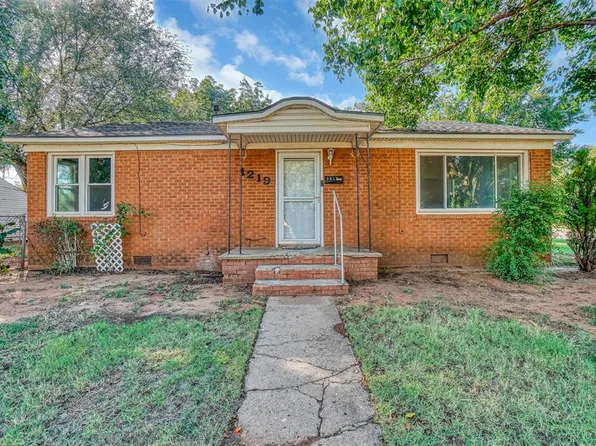 1219 Crestview Dr, Elk City, OK 73644