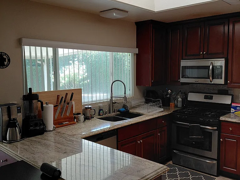 575 Pierpont Dr — Photo 6