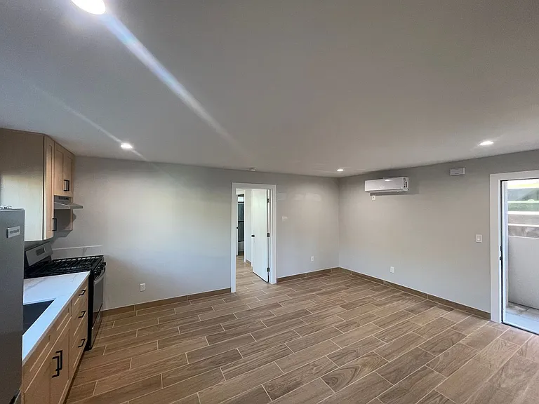 4620 Compton Ave — Photo 8
