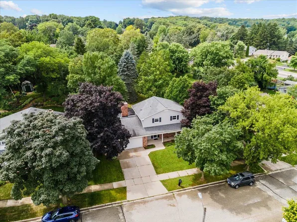 1008 Decker DRIVE, West Bend, WI 53090
