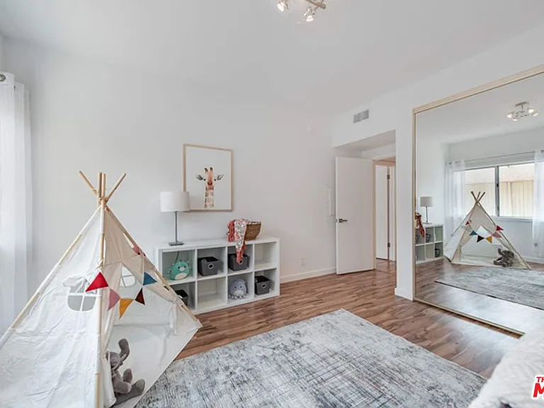 5139 Balboa Blvd #203 — Photo 16