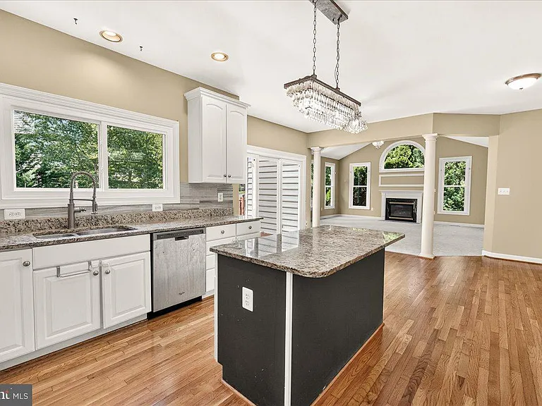 6430 Bellevue Pl — Photo 11