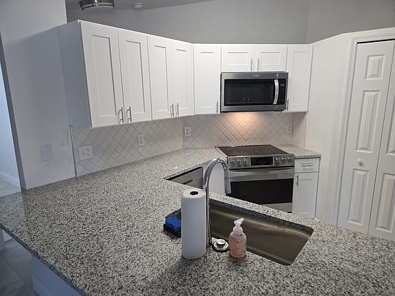 2nd image of 1115 Gardanne Ct
