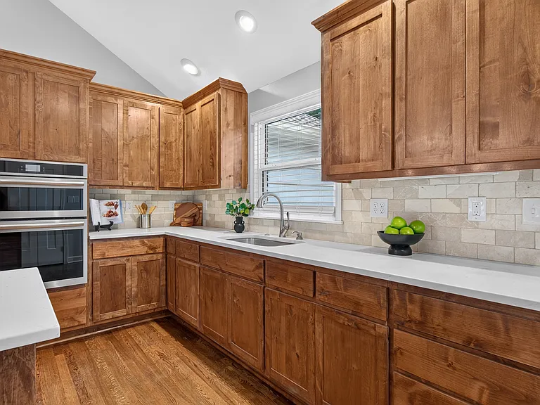 6232 Woodson Rd — Photo 20