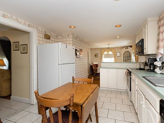 4th image of 681 Neponset St