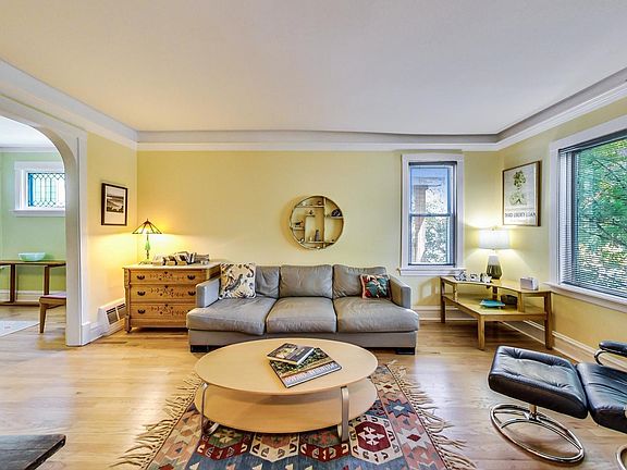 3rd image of 2148 W Summerdale Ave