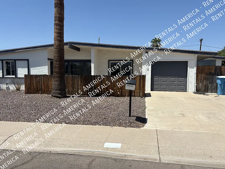 2110 W Greenbriar Dr — Photo 1