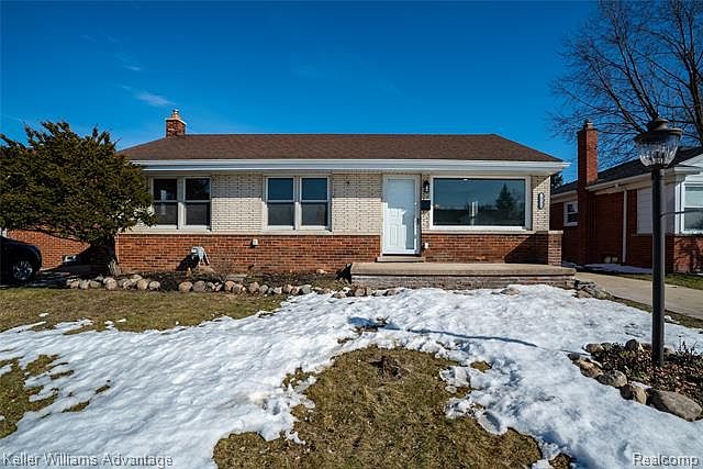 1st image of 28390 Fountain St