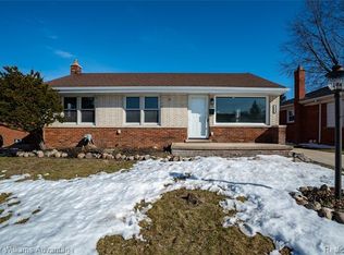 28390 Fountain St, Roseville, MI 48066