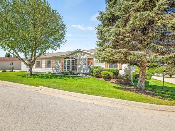 8438 Hickory Tree Dr, Machesney Park, IL 61115