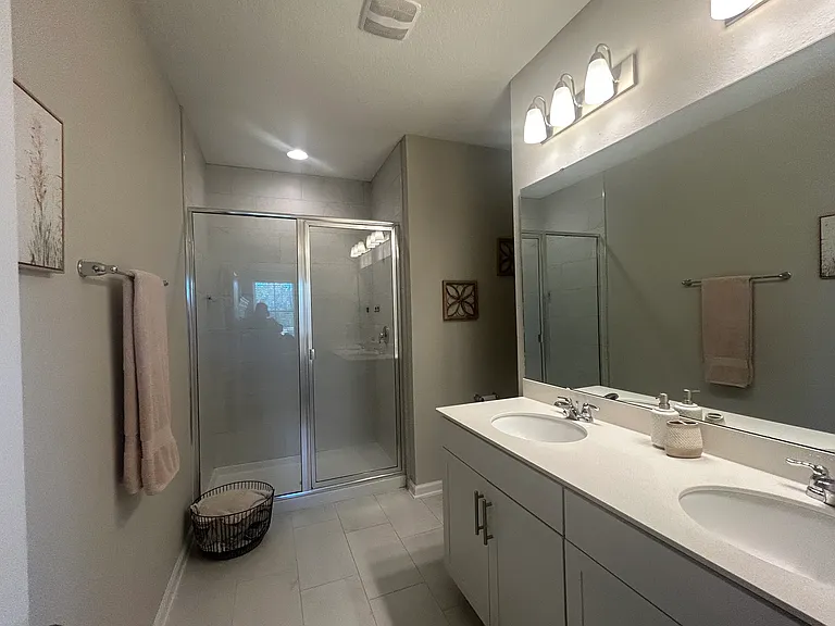 Brandon Lakes Dr — Photo 12