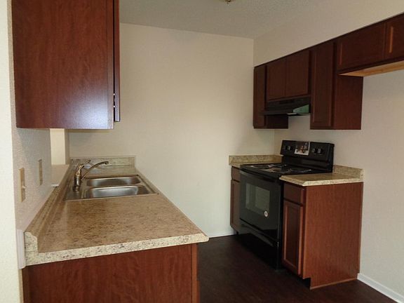 3rd image of 626 Palm Grv