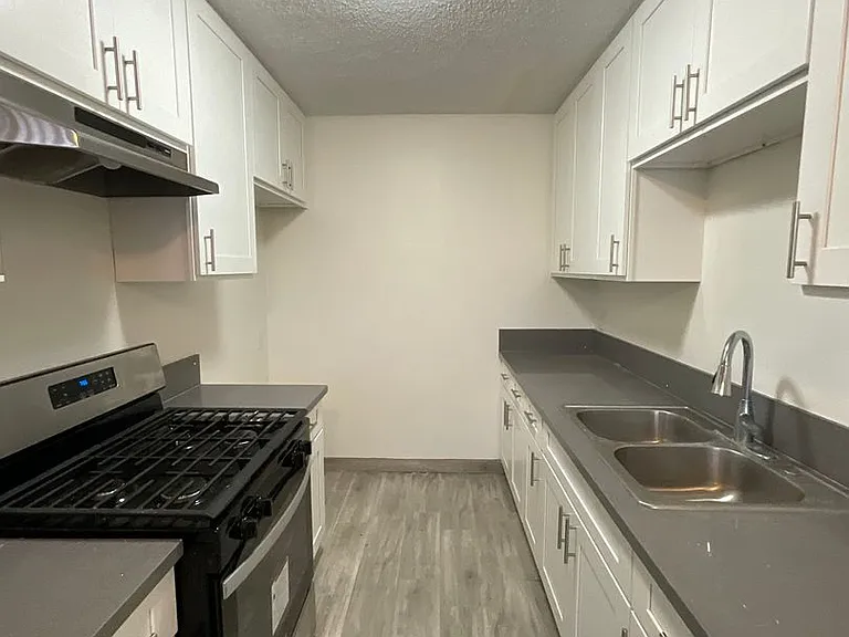 126 E Wilken Way — Photo 6