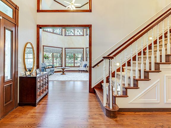 3rd image of 60287 Tall Pine Ave