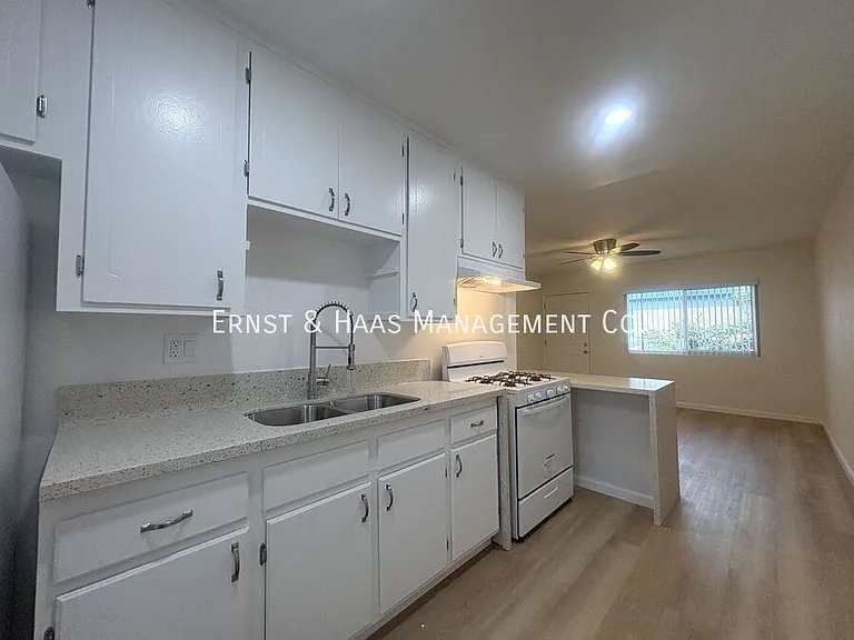 1615 Rose Ave #9 — Photo 6