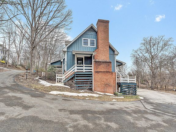3rd image of 3014 Circle Dr SW