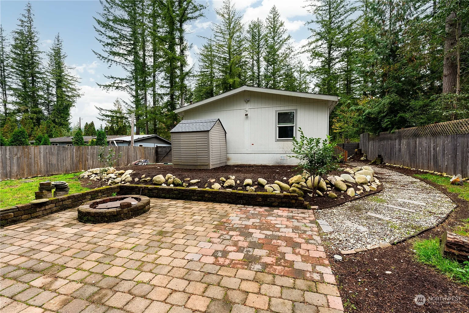 15704 Larson Drive photo 1
