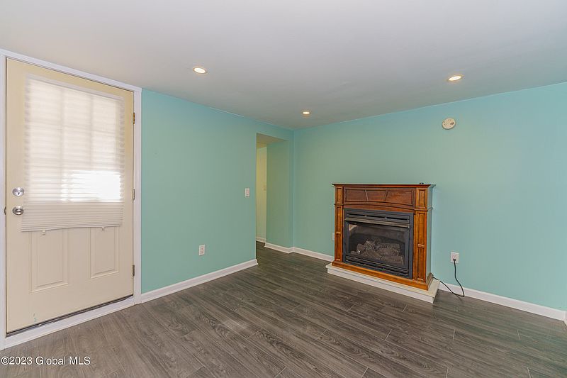4th image of 2 Elmendorf Street