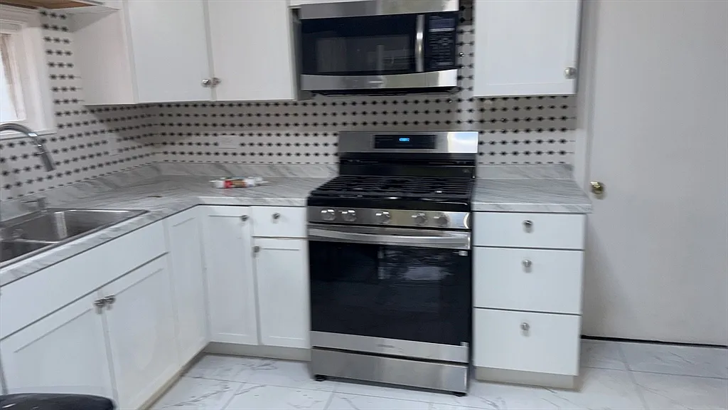 1 bed, 1.0 bath, 9999 sqft, $800 — Photo 1