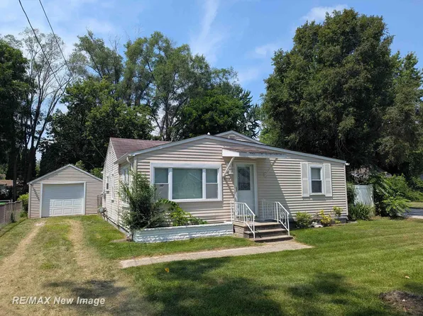 4212 Pineport Rd, Bridgeport, MI 48722