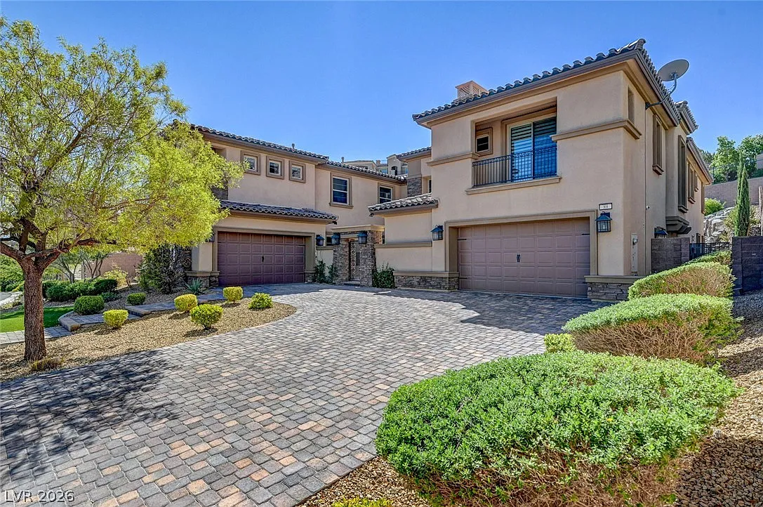 6 bed, 5.5 bath, 6250 sqft, $25,000 — Photo 1