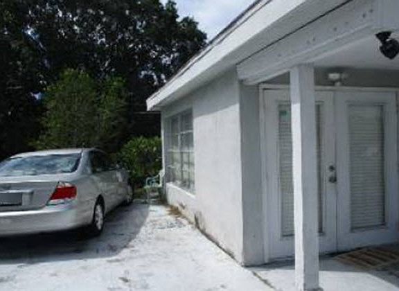 3rd image of 210 Banyan Dr