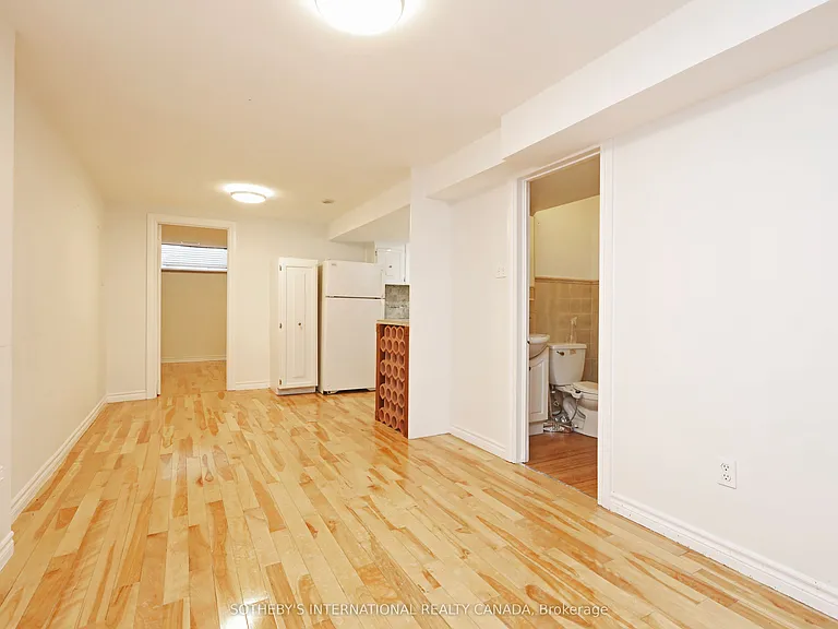 212 Glebemount Ave #LOWER — Photo 4