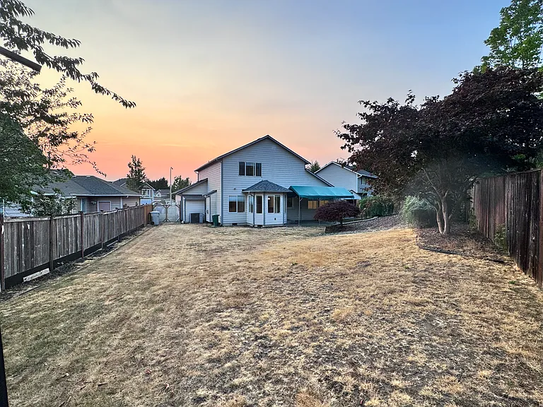4631 NE 7th Pl — Photo 25
