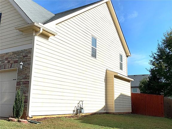 3rd image of 2256 Park Manor Ln