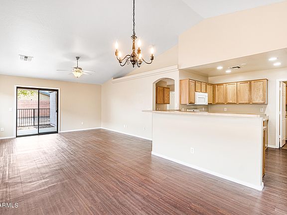 5th image of 337 W SETTLERS Trail