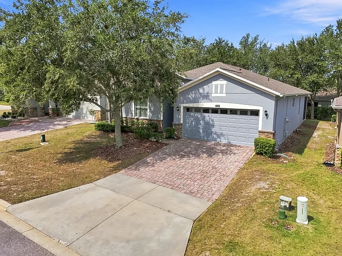 3 bed, 2.0 bath, 1672 sqft, $2,400 — Photo 2