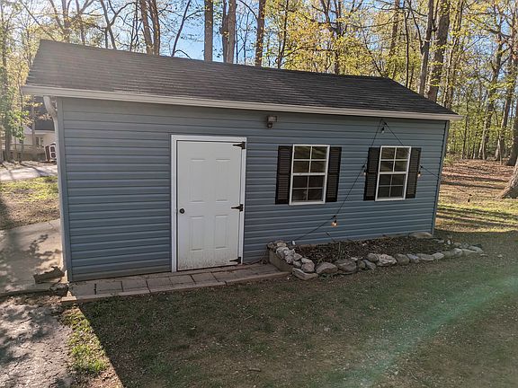 3rd image of 119 White Mule Ln