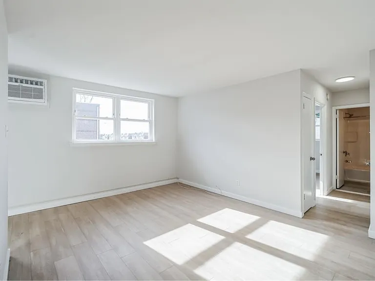 Summerdale Flats — Photo 3