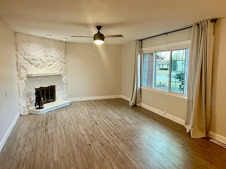2605 Hathaway Dr — Photo 10