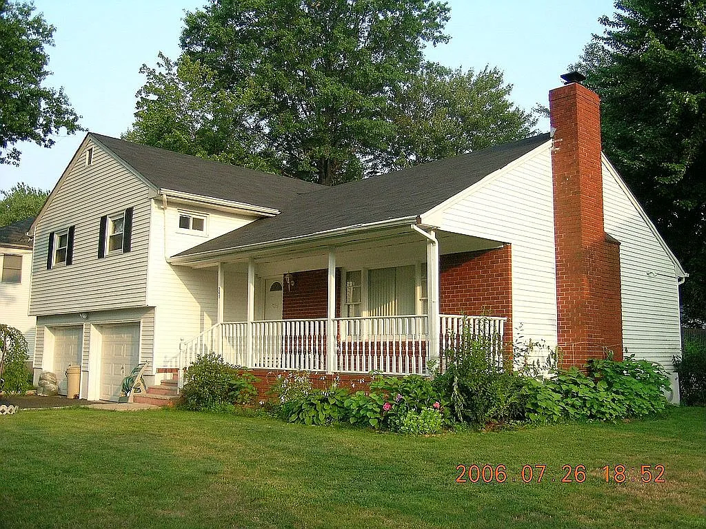 241 Conen St photo 1