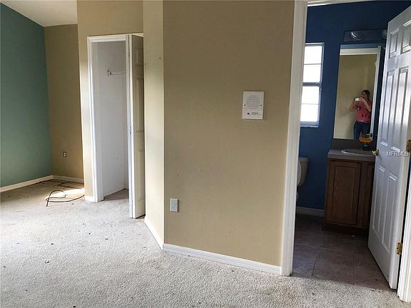 4th image of 303 Shady Oak Loop