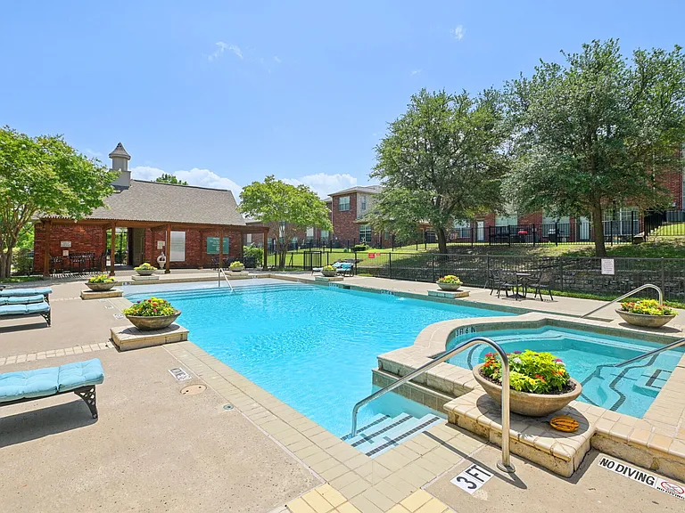 Oaks Estates of Coppell — Photo 36