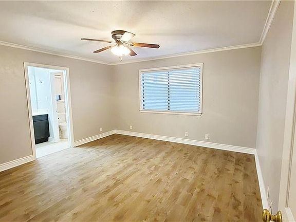 3rd image of 1415 Voltaire Dr
