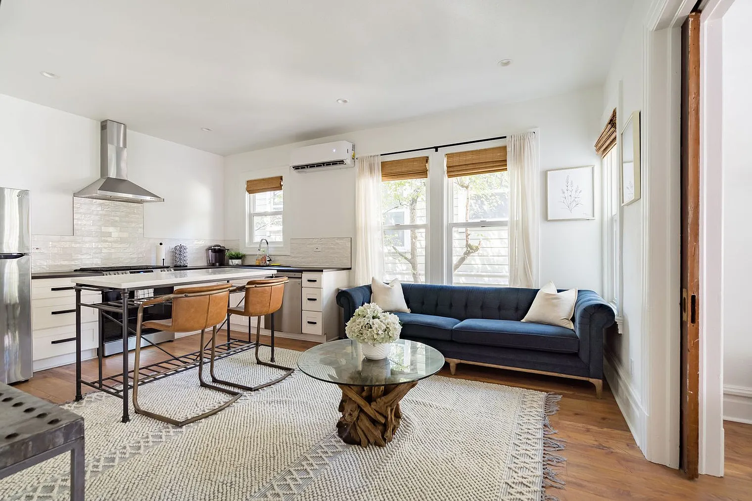 2 bed, 1.0 bath, 979 sqft, $3,735 — Photo 1