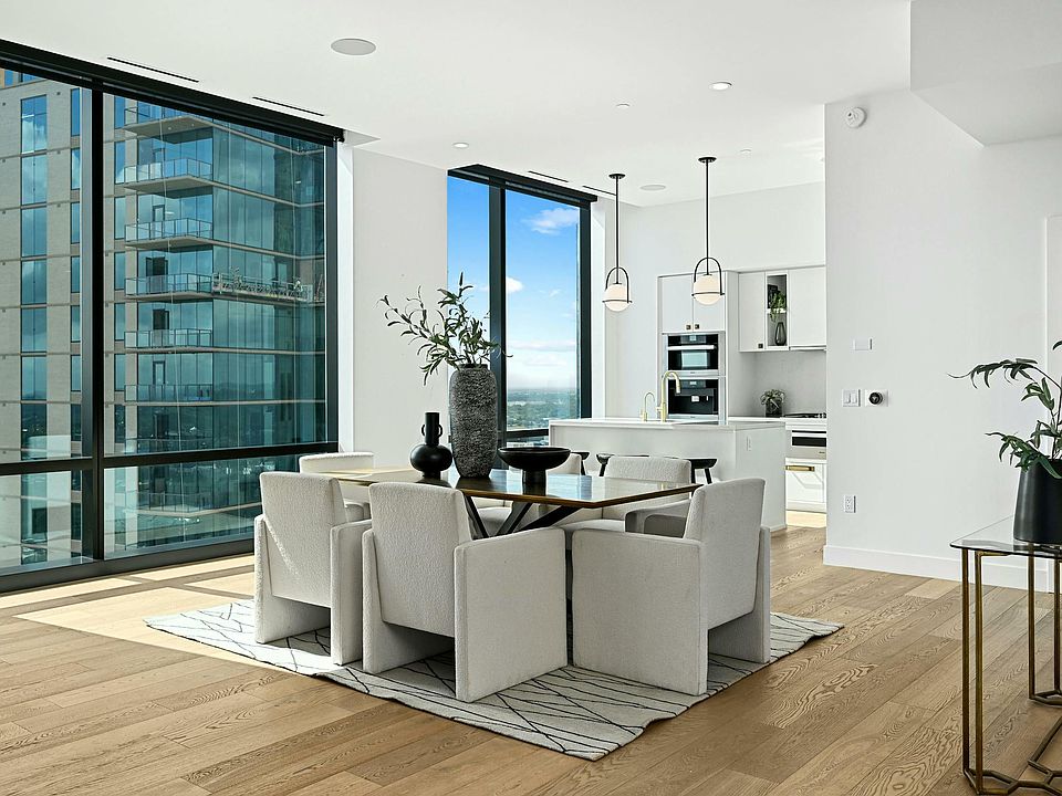 1st image of 70 Rainey St #3203