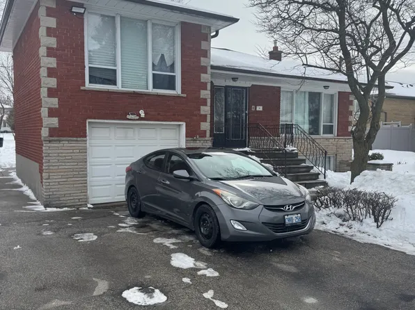 35 Lilywood Rd #B2, Toronto, ON M6B 1V6