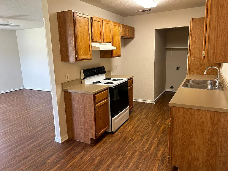 8130 Marydean Ave — Photo 6