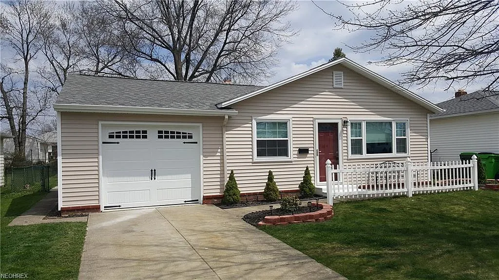 1805 Ridgeview Dr photo 1