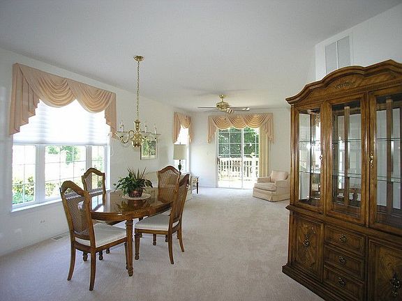 2nd image of 109 Edgebrook Ct