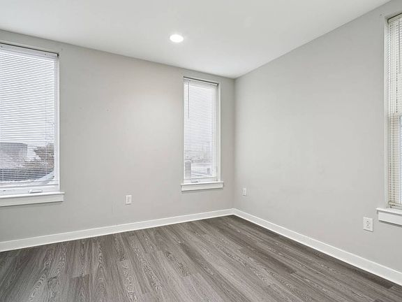 4th image of 3044 Richmond St #4K