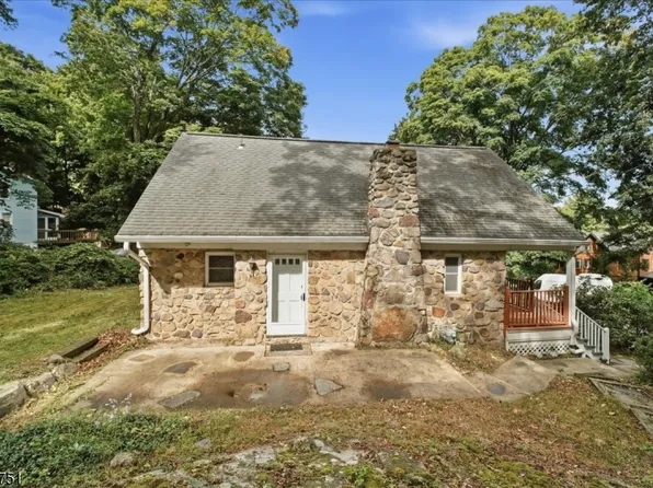 42 Fayson Lake Rd, Kinnelon Boro, NJ 07405