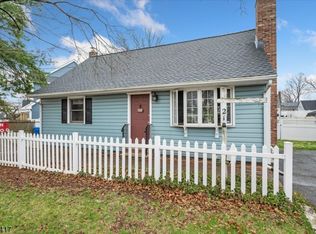 21 Tanglewood Ln, Colonia, NJ