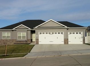 9123 Mohave Dr, Lincoln, NE 68516